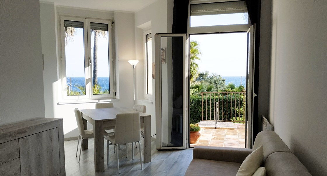 A louer Studio meublé vue mer