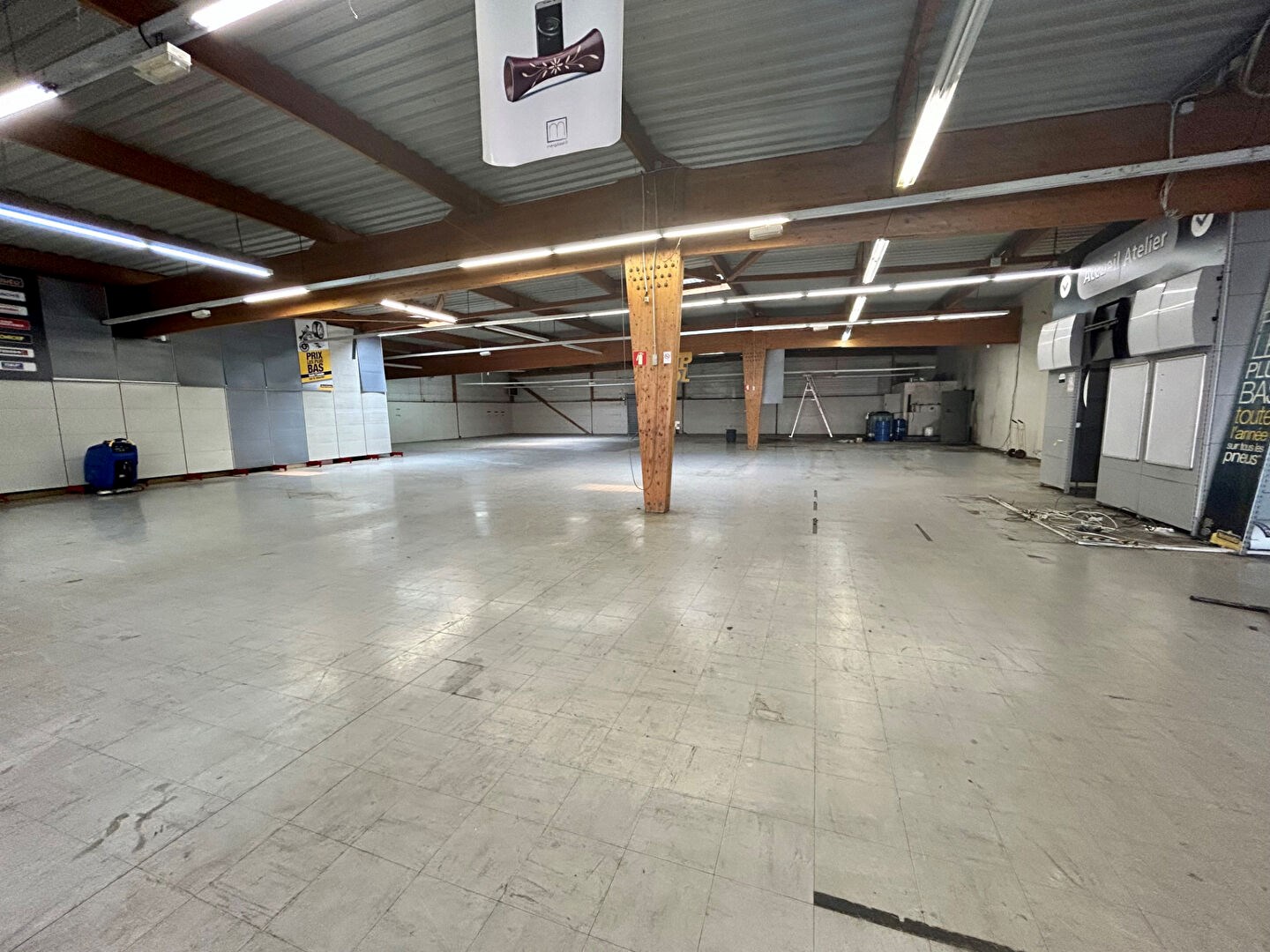 Local commercial de 1250m² et terrain de 5000 m²