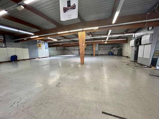 Local commercial de 1250m² et terrain de 5000 m²