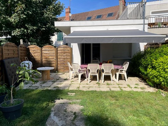 Appartement meublé avec jardin à louer dans le centre ville