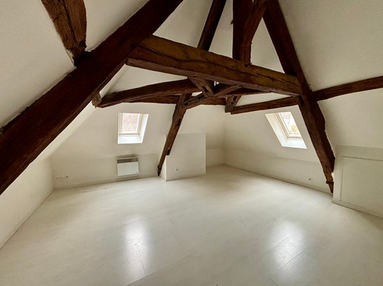 Loft de 63 m² au sol situé au coeur du centre ville de Rozay-en-Brie