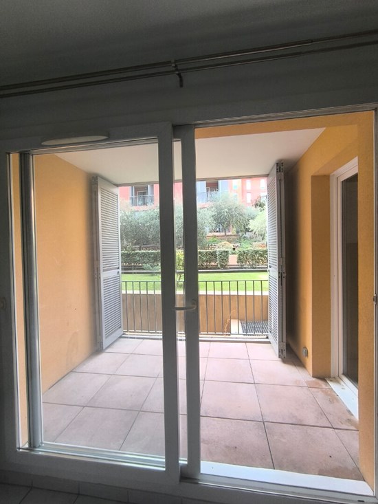 2 Pièces Dans Résidence Récente, Quartier Espace Chiris