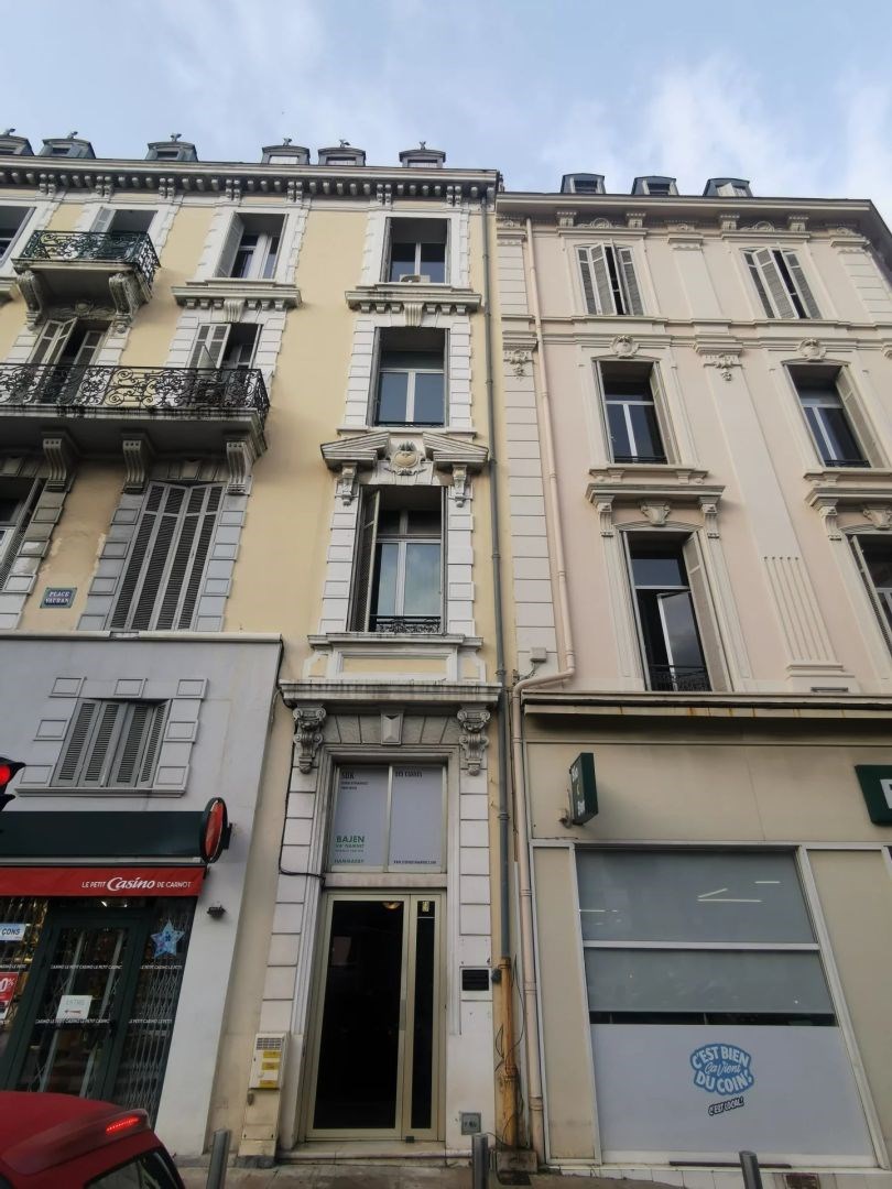 A louer Local  renové Quartier Bas Carnot