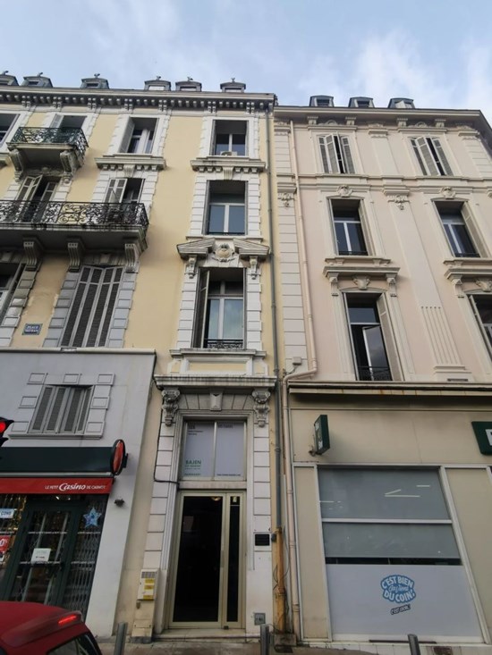 A louer Local  renové Quartier Bas Carnot