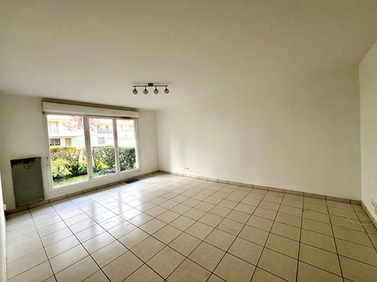 Appartement F3 rénové avec terrasse et parking