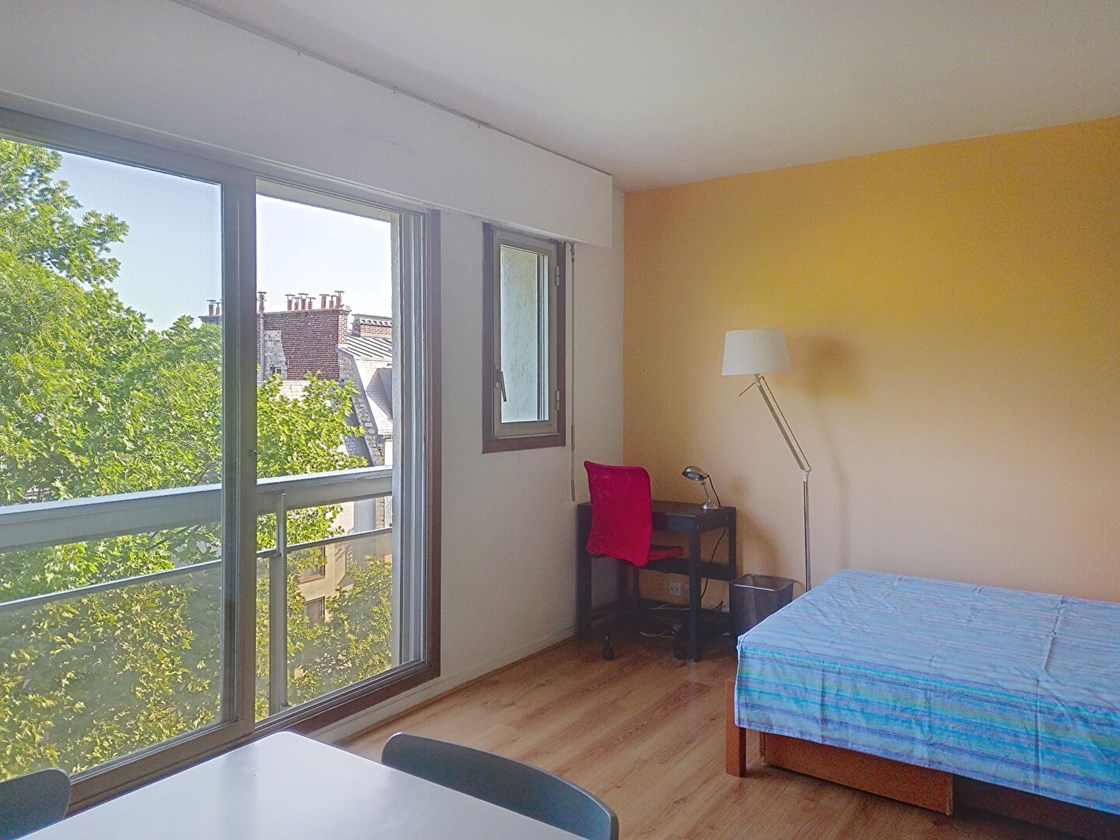 PARIS V - Studio 7ème étage / Vue