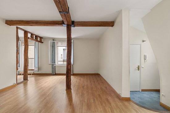 Appartement traversant - 3 pièces - 81,82 m² - Paris 4ème