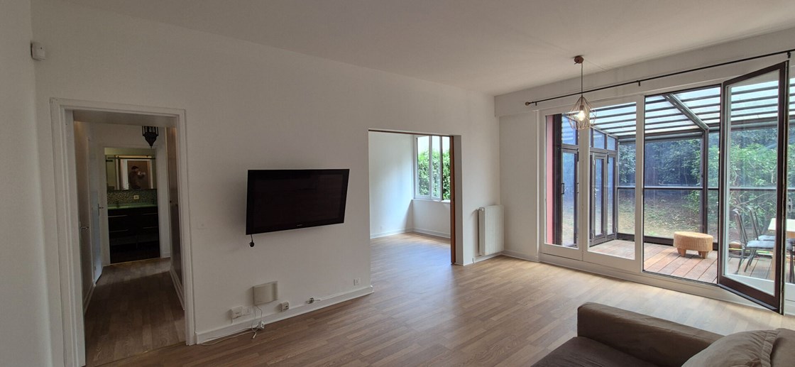 Trois pièces avec terrasse et jardin, proche Nation
