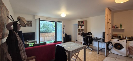Deux pièces avec balcon et parking