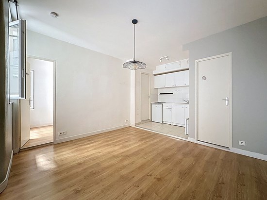 Batignolles / Deux pièces à rénover - Rez-de-chaussée sur cour