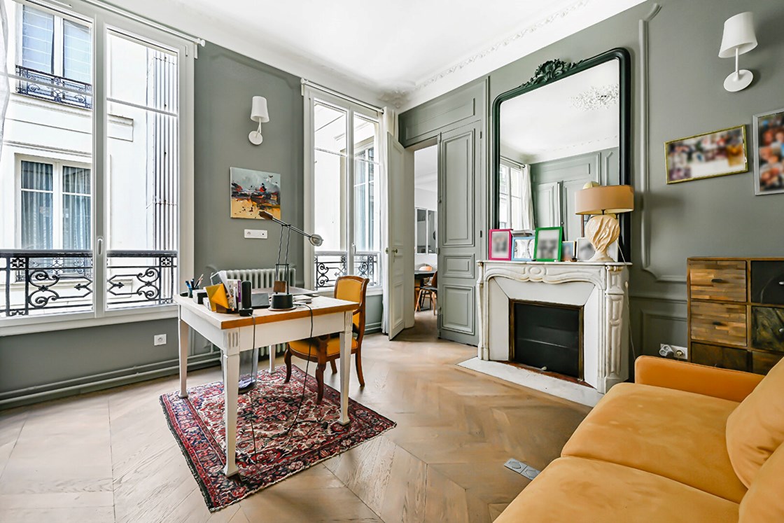 PARIS VII - Tour Maubourg - Invalides. Appartement de réception