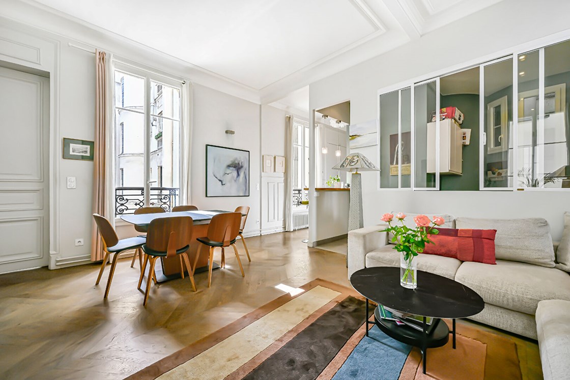 PARIS VII - Tour Maubourg - Invalides. Appartement de réception