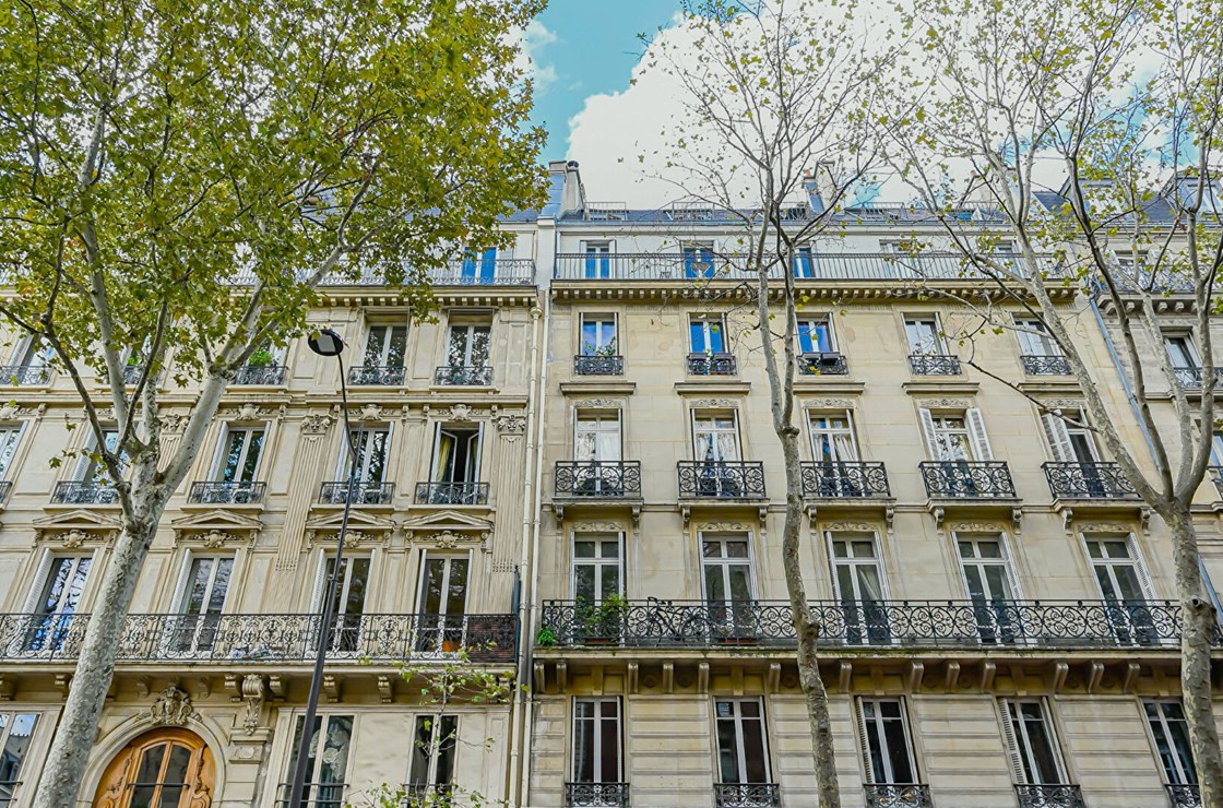 PARIS VII - Tour Maubourg - Invalides. Appartement de réception