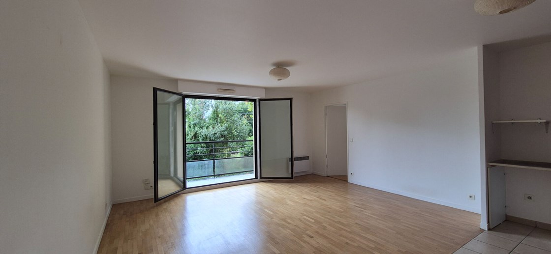 Deux pièces avec balcon et parking