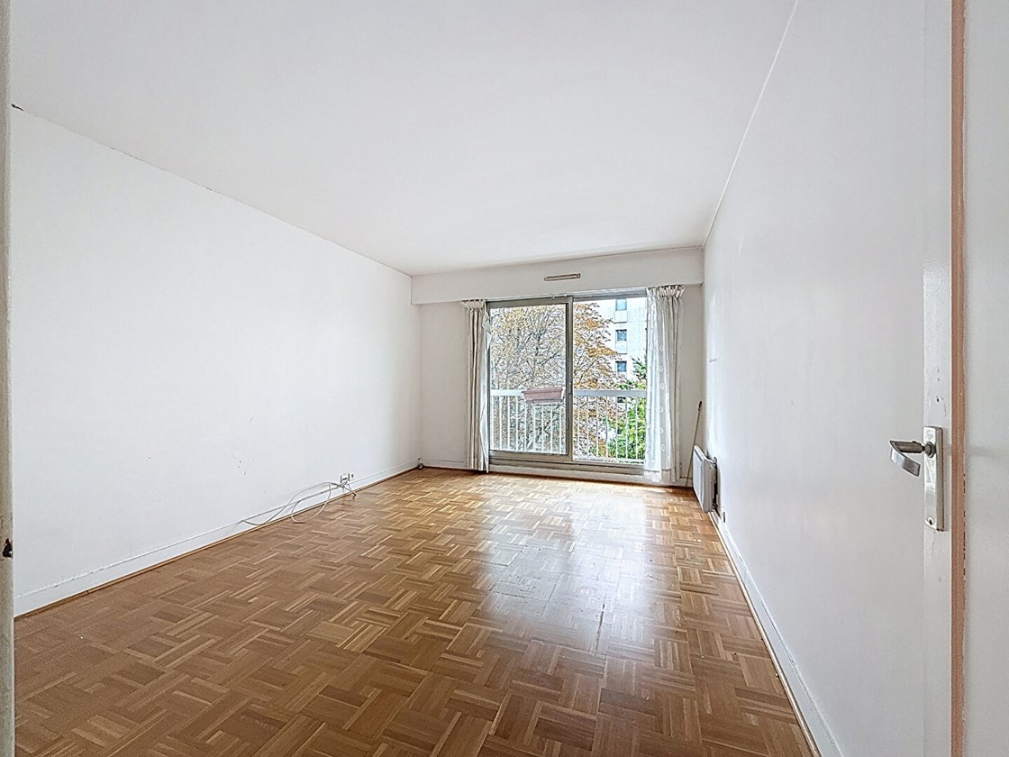 2 pièces avec balcon filant et parking - Volontaires