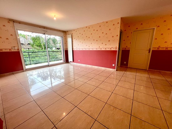 ?Grand T4 avec balcon + parkings en plein centre de BARENTIN"