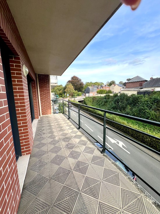 ?Grand T4 avec balcon + parkings en plein centre de BARENTIN"