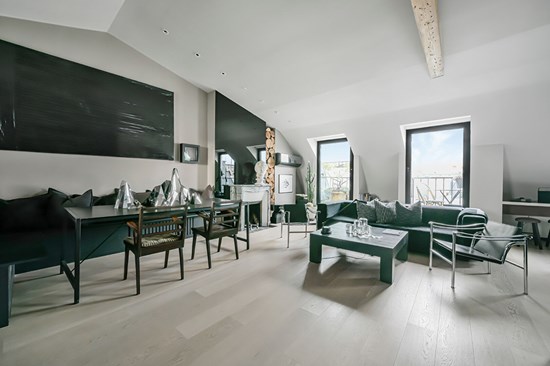 Musée du Louvre / Fondation Pinault - Appartement avec terrasses privatives de plain-pied offrant une vue sur la Tour Eiffel.