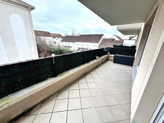 Appartement trois pièces meublé à Pontault Combault avec balcon