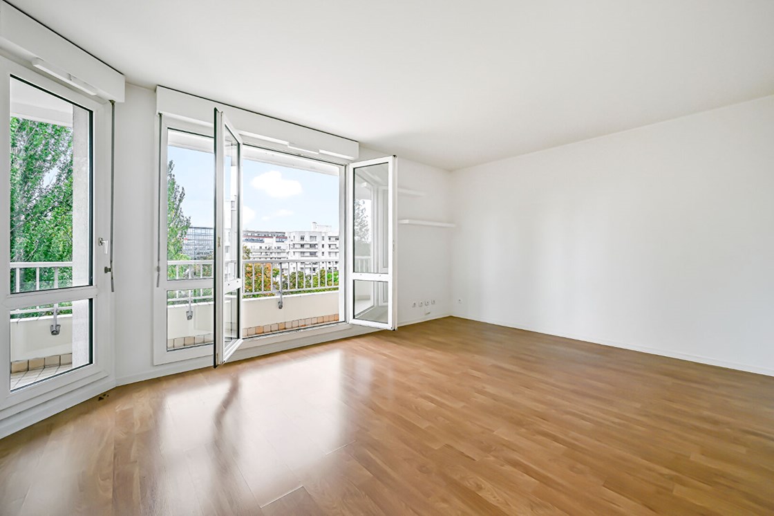 Grand 2 pièces avec balcon et parkings