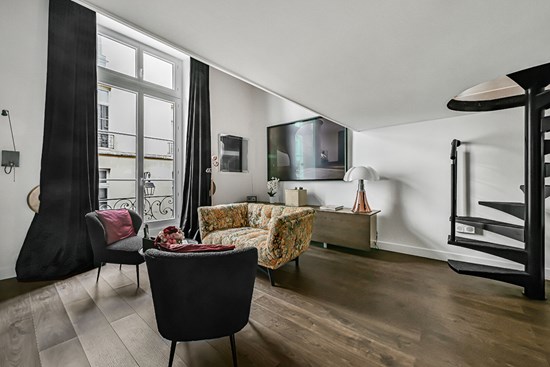 Rue Charlot - À l'étage noble d'un Hôtel Particulier - 2 pièces traversant de 88.97m²