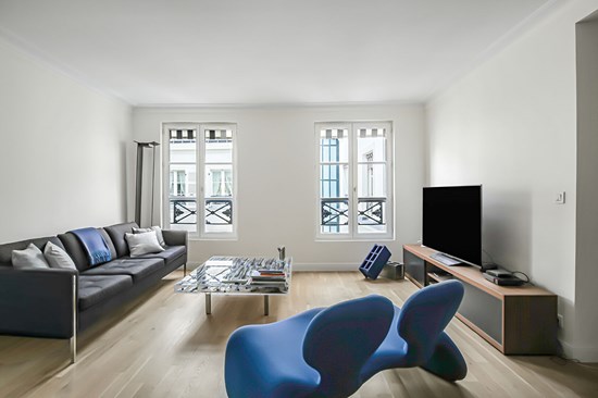 5ème étage - Seul sur le pallier - Place de la Madeleine - 3 Pièces