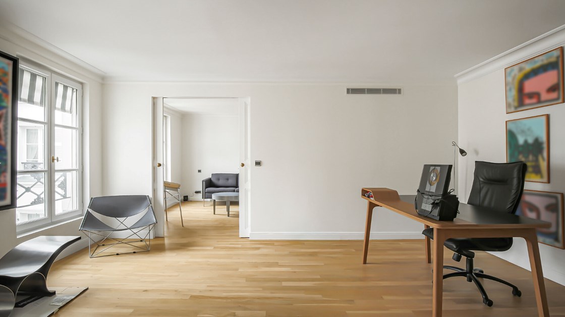 5ème étage - Place de la Madeleine - 2 Pièces