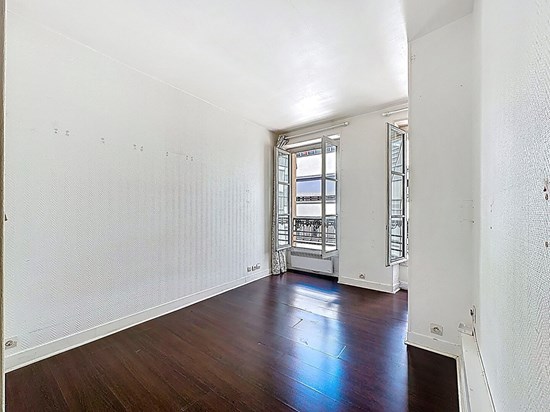 Studio à rénover - Lumineux avec ascenseur et gardienne