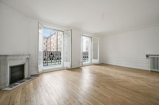M° Saint-Maur - Appartement familial avec balcons dans un immeuble début XXème