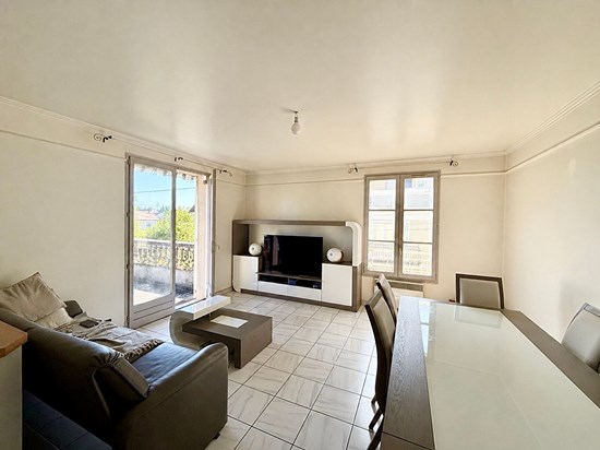 Spacieux 2 pièces avec grande terrasse - Emplacement privilégié à Ozoir
