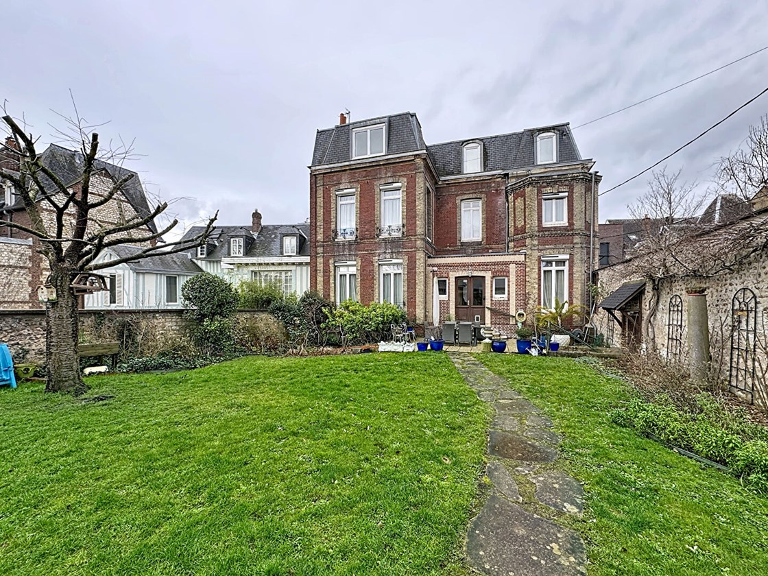 Rouen secteur Gare - Appartement en duplex avec jardin, garage et dépendances