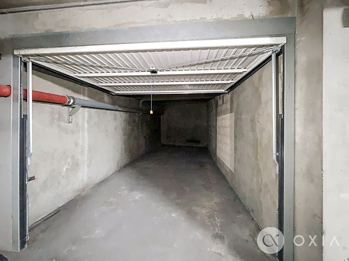 PARIS 18 - Lamarck - Box fermé 1er s-sol