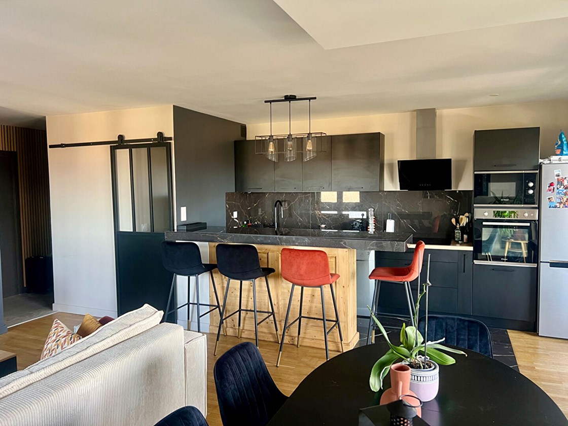 Superbe Appartement 2 pièces, meublé et rénové avec terrasse