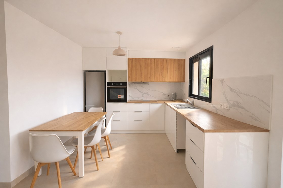 Appartement neuf trois pièces meublée avec balcon