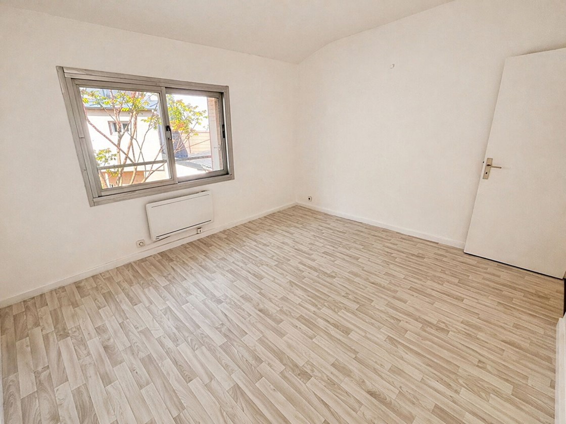 Bureaux à louer 89 M² - Quartier Mairie SAINT MAUR DES FOSSES ( RER A )