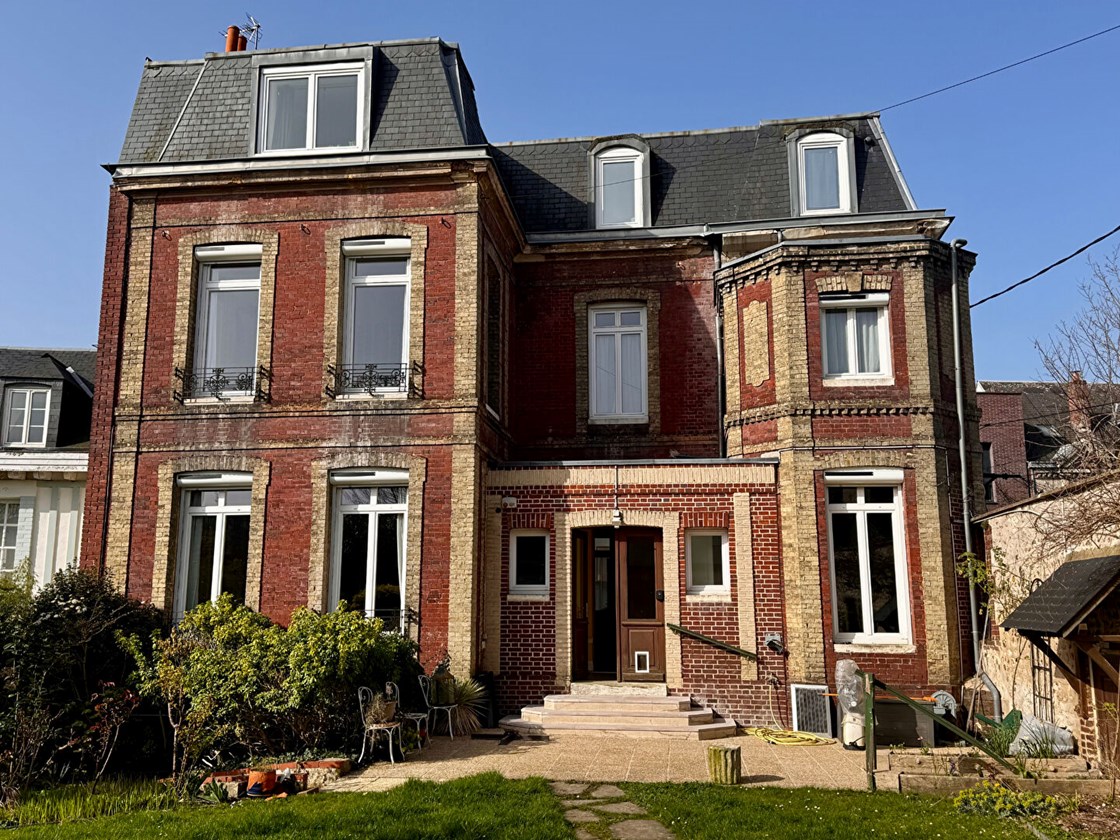 Rouen secteur Gare - Appartement en duplex avec jardin, garage et dépendances