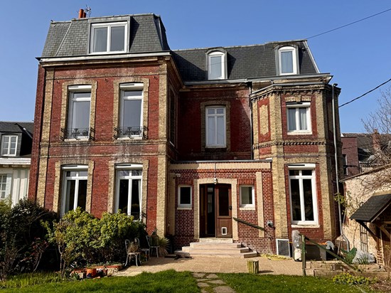 Rouen secteur Gare - Appartement en duplex avec jardin, garage et dépendances