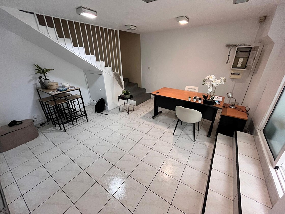 Local commercial - La Varenne Saint Hilaire 55 m²