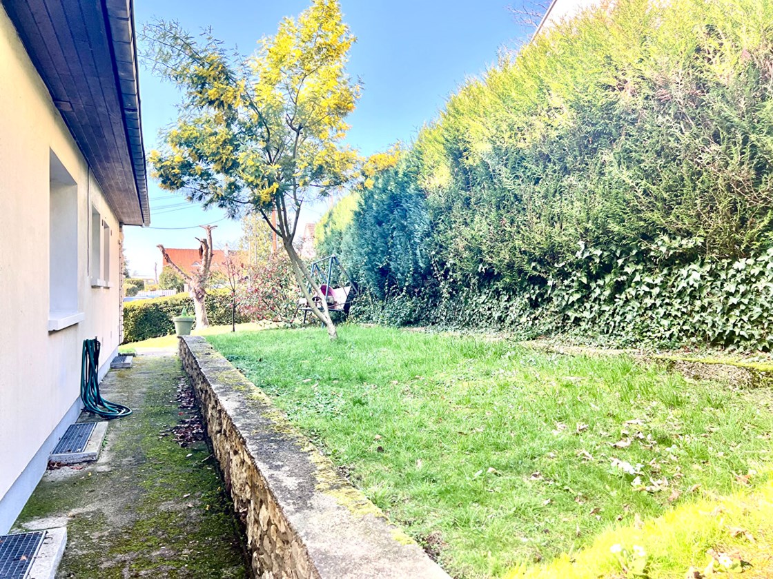 A Petit Couronne : Charmante maison au calme   6 pièces180 m2