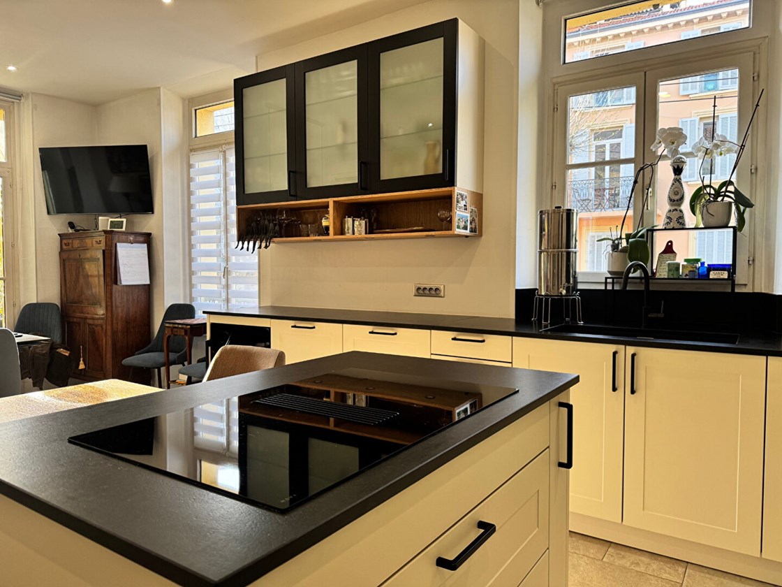 Le Cannet - Centre ville - Appartement de caractère 4 pièces 121 m²