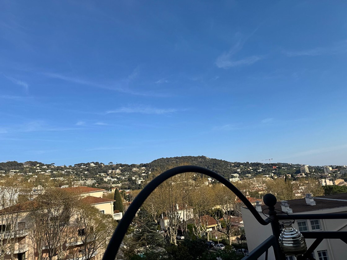 Le Cannet - Centre ville - Appartement de caractère 4 pièces 121 m²