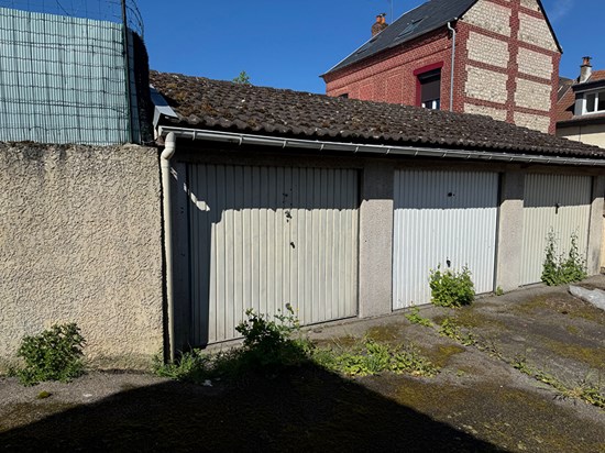 SAINT-ÉTIENNE-DU-ROUVRAY - Secteur Mairie - Box / Garage 14 m² - Résidence sécurisée - Sans copropriété