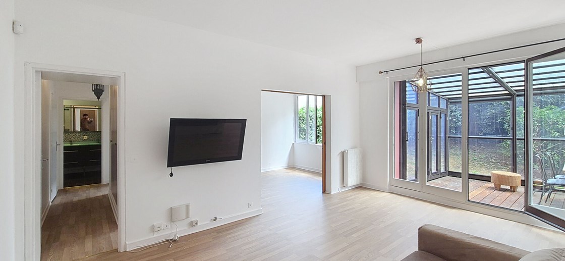 Trois pièces avec terrasse et jardin, proche Nation