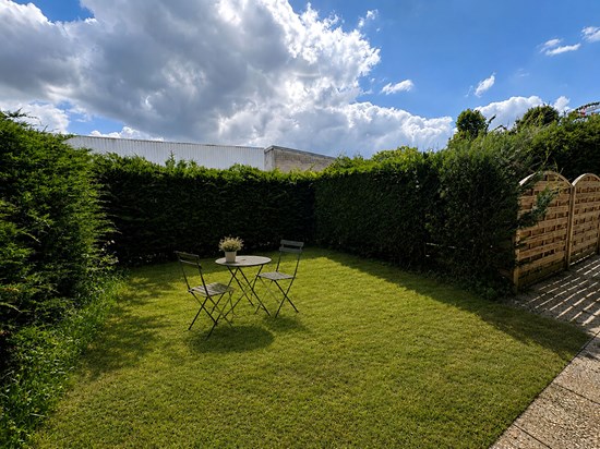 Rare en centre-ville d'Ozoir-la-Ferrière : 2 pièces avec jardin, terrasse et parking