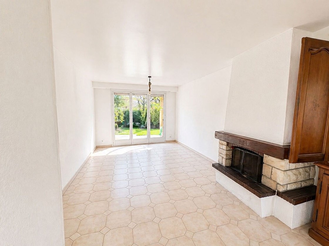 Maison de type trois pièces 74 m2 environ jardin