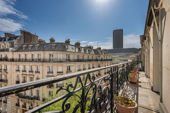 Appartement Paris 4 pièces 105.45 m² avec balcon filant