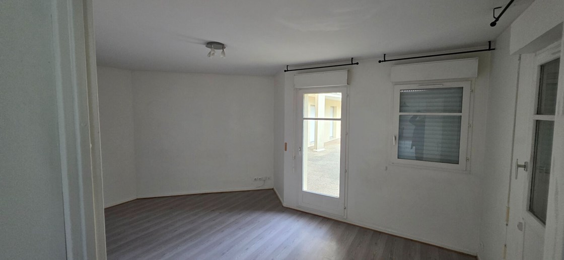 Studio non meublé en RDC