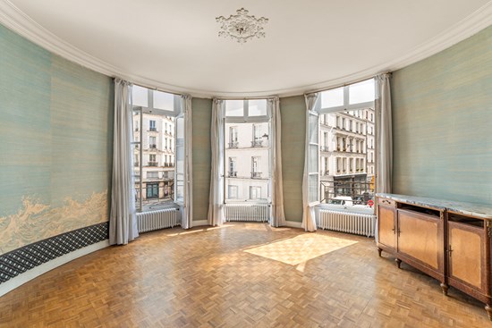 Entre la place des Vosges et la rue de Bretagne - Appartement à rénover avec triple exposition et réception en rotonde