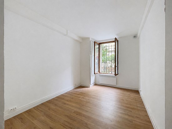 PARIS 11. Studio refait à neuf