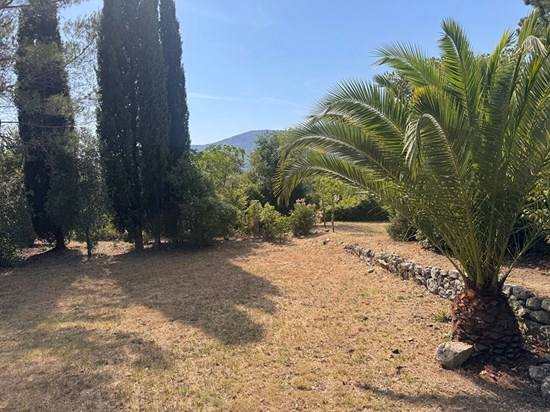 PROPRIÉTÉ PROVENÇALE SUR 5 200 m² DE TERRAIN CONSTRUCTIBLE